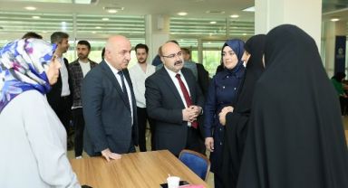 Bıyık, depremzede ailelerle yemekte buluştu