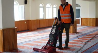 Camiler düzenli olarak temizleniyor