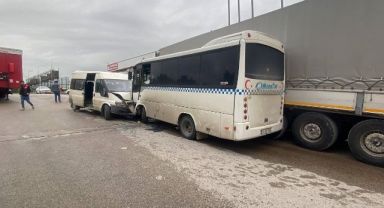 Çayırova'da iki işçi servisi kafa kafaya çarpıştı: 6 yaralı