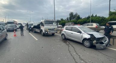 Duran tır zincirleme kazaya sebep oldu
