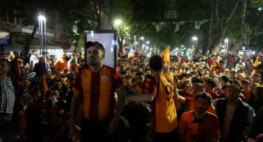 Galatasaraylılar şampiyonluğu coşkuyla kutladı