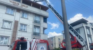 Gebze'de çatı yangını panik oluşturdu