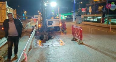 Gebze'de D-100 yan yolda asfalt çöktü