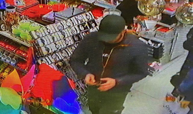 Gebze'de ilginç hırsızlık: Müşteri gibi geldi, şapkayı çaldı