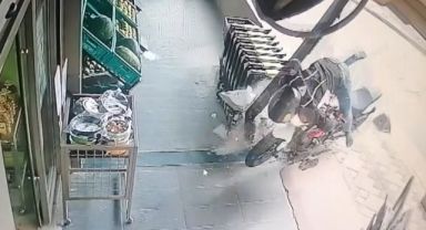Gebze'de motosiklet alışveriş merkezine daldı
