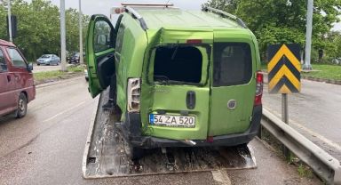 Hafif ticari araç ile yolcu otobüsü çarpıştı: 1 yaralı