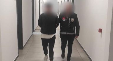 Hırsızlık suçundan aranıyordu, yakayı ele verdi