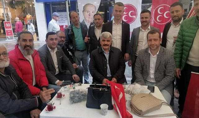 Hülagü’den MHP standına ziyaret