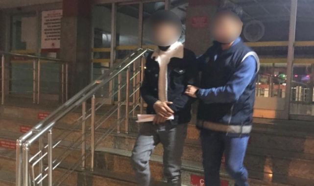 Kocaeli'de durdurulan araçtan 3 düzensiz göçmen yakalandı