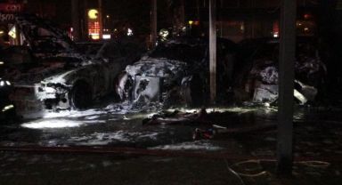 Kocaeli'de milyonluk otomobiller küle döndü