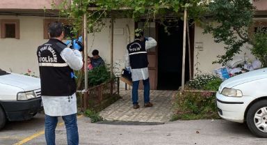 Kötü koku ihbarının yapıldığı evde ölü bulundu