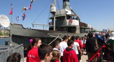 Nusret Mayın Gemisine Kocaeli'de yoğun ilgi