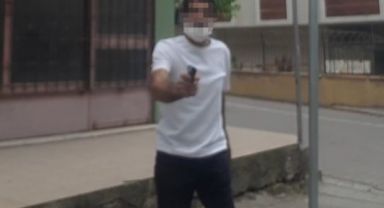 Boşanma aşamasındaki eşine silah çekti