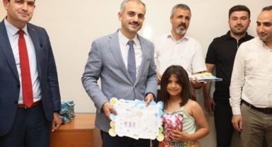 Çiftçi, miniklerin karne heyecanına ortak oldu