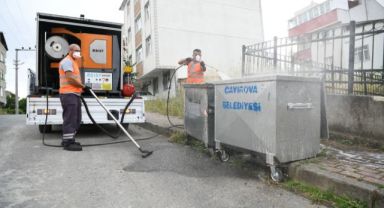 Çöp konteynerleri yerinde yıkanıyor