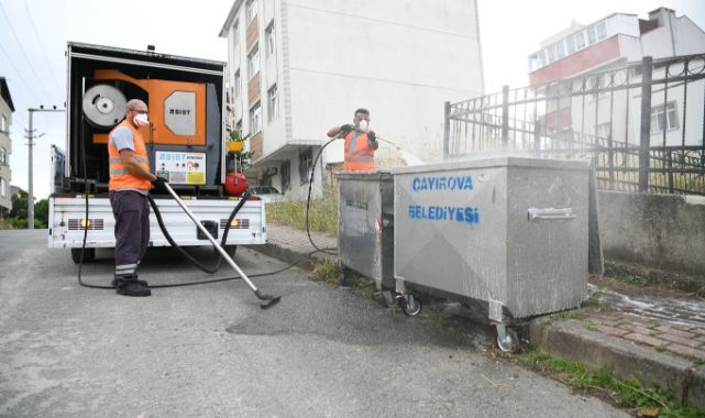 Çöp konteynerleri yerinde yıkanıyor
