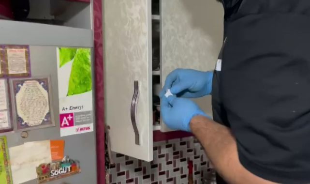 Esrar mutfak dolabından, tabancalar ise tezgahtan çıktı
