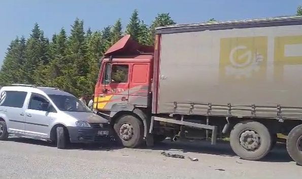Hafif ticari araç ile kamyon çarpıştı: 1 yaralı