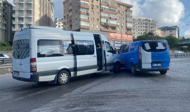 İşçi servisi ile kargo midibüsü çarpıştı: 4 yaralı