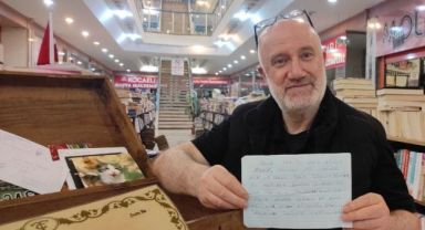 Kitapların arasında kalmış hatıralar bu bavulda saklanıyor