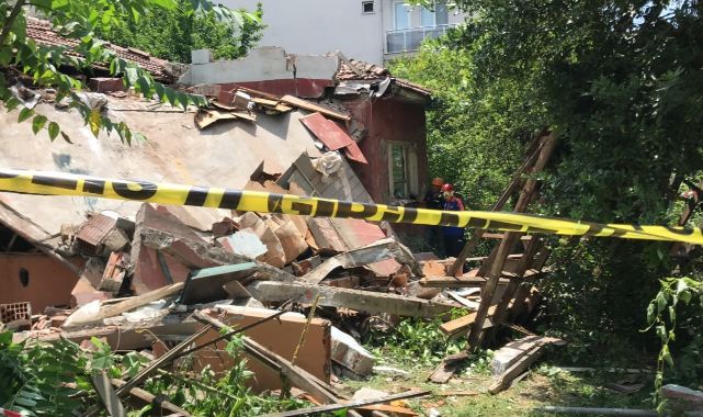 Kocaeli'de metruk ev çöktü: 2 kişi hayatını kaybetti