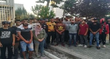 Kocaeli'de tırın dorsesinde 54 kaçak göçmen yakalandı