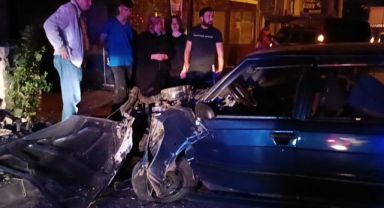 Kontrolden çıkan otomobil trafik levhasına çarptı: 1 yaralı