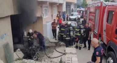 Motosikletten çıkan kıvılcım önce benzini tutuşturdu, sonra hurda deposuna sıçradı