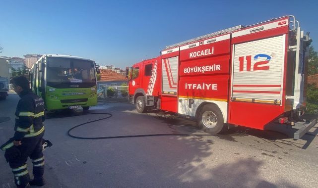 Özel halk otobüsünde yangın paniği, 10 yolcu tahliye edildi