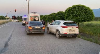 Trafik ışıklarında iki araç çarpıştı: 2 yaralı