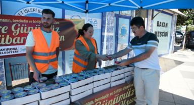 Belediye ekiplerinden, Çayırovalılara aşure ikramı