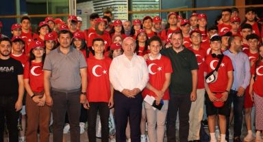 Bıyık, gençleri Ömer Halisdemir’e uğurladı