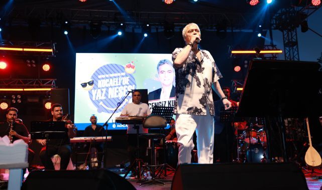 Cengiz Kurtoğlu, şarkılarıyla Karamürsel’i salladı