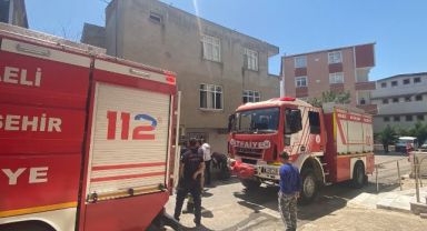 Darıca'da 3 katlı binada yangın paniği