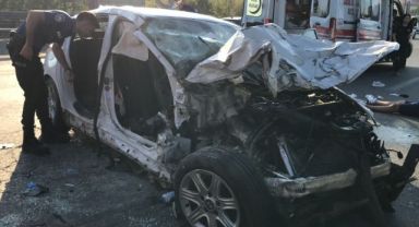 Dilovası'nda kaza yapan otomobilden 7 yaralı çıkarıldı