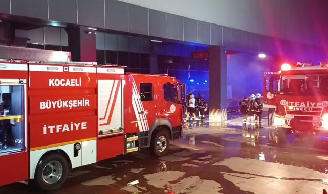 Gebze'de yangın: Söndürme sistemi faciayı önledi