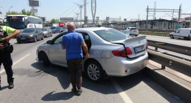 Kamyon, kör noktasına giren otomobile çarptı