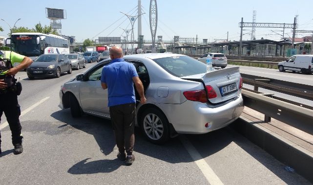 Kamyon, kör noktasına giren otomobile çarptı