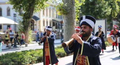 Mehter takımı İzmitlileri marşlarla selamladı