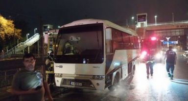 Midibüste çıkan yangına, yoldan geçen arama kurtarma ekibi müdahale etti
