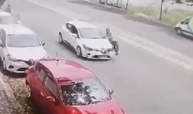 Otomobilin yayaya çarptığı feci kaza anı kameraya yansıdı