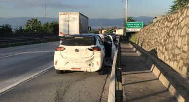 Polisten kaçan aracın sebep olduğu kazada 2 kişi yaralandı