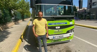 Rahatsızlanan yolcuyu güzergahını değiştirip hastaneye yetiştirdi