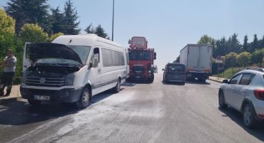 Servis minibüsünde yangın çıktı