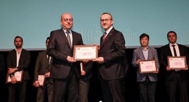 Vali Yavuz’dan İzel Kimya’ya ödül