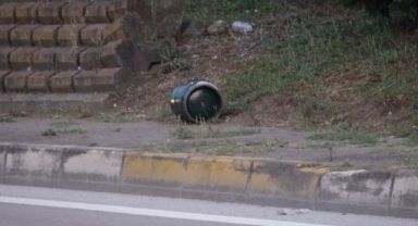 Yol kenarındaki şüpheli cisim fünyeyle patlatıldı