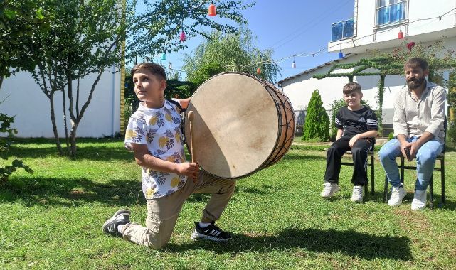 8 yaşında düğünlerin vazgeçilmezi oldu