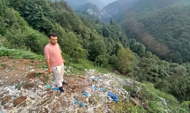 Bir kamyon dolusu tıbbi atığı doğaya attılar