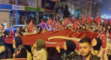 Büyük Taarruz'un yıl dönümünde yüzlerce kişi fener alayında buluştu