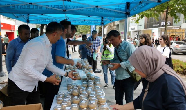 Büyükşehir’den Cumhuriyet Bulvarında aşure ikramı